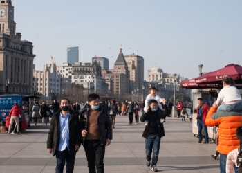 Tourists visit the Bund during the Lunar New Year holiday in east China's Shanghai, Feb. 16, 2021. Photo:VCG