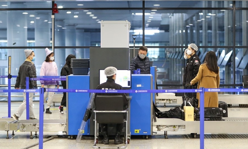 Passengers pass security checkpoint at Terminal 2 building of the Shanghai Pudong International Airport in east China's Shanghai, Nov. 24, 2020.Photo:Xinhua