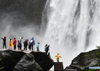 Tourists view Chishui waterfall in Zunyi City, southwest China's Guizhou Province, Oct. 7, 2020. Noted for its rich history and natural resources, Zunyi City attracts lots of tourists during the National Day and Mid-Autumn Festival holidays. (Xinhua/Yang Wenbin)