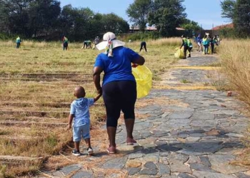 Volunteers clean up Voortrekker Monument