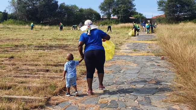 Volunteers clean up Voortrekker Monument