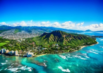 Hawaii Considering Beach Closures And A Health Pass As Cases - Travel News, Insights & Resources.