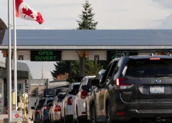 U.S. senators push Biden to lift border closure with Canada | CBC News