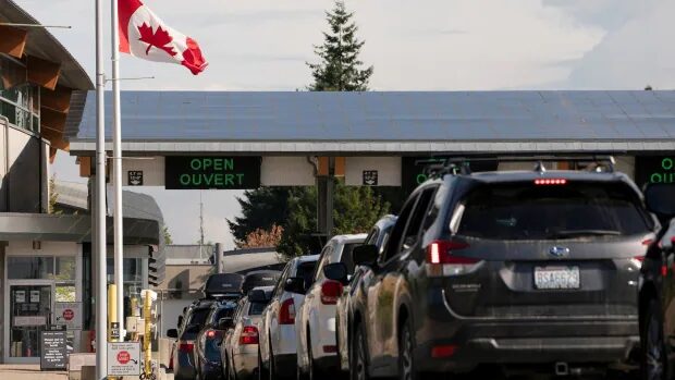 U.S. senators push Biden to lift border closure with Canada | CBC News