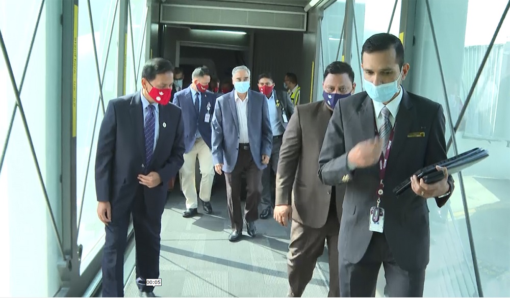 Prime Minister Deuba transits Doha on way to Glasgow