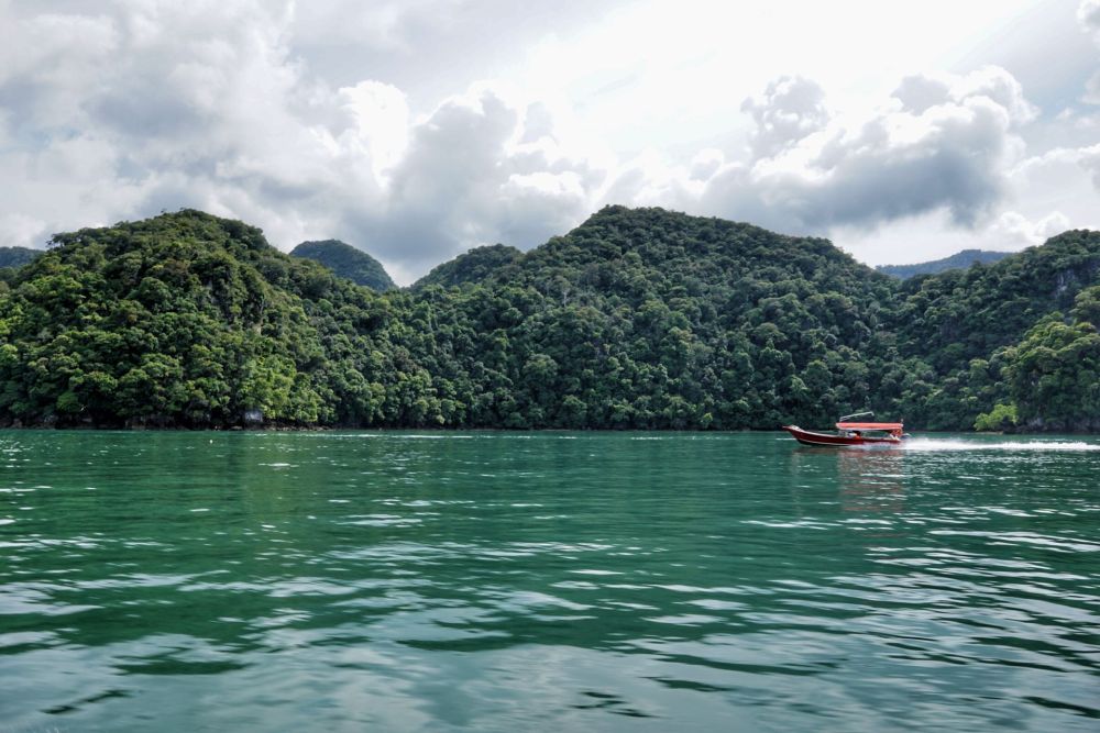 A boat ferrying local tourists is pictured in Langkawi October 3, 2021. — Picture by Ahmad Zamzahuri