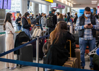 Thousands of Christmas Flights Canceled as Omicron Spreads - Travel News, Insights & Resources.