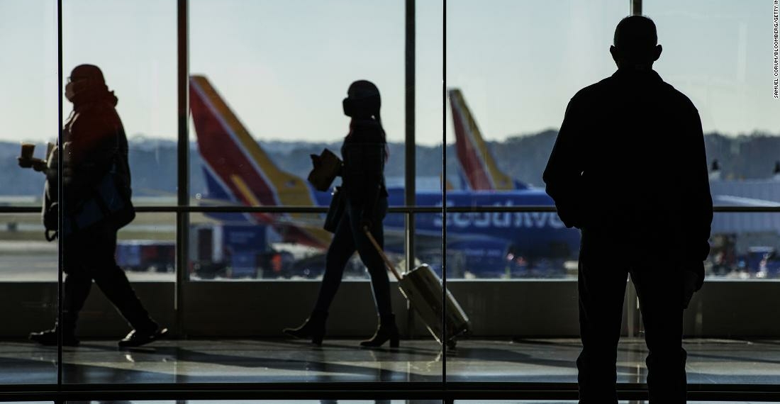 Two major airline CEOs question the need for masks on - Travel News, Insights & Resources.