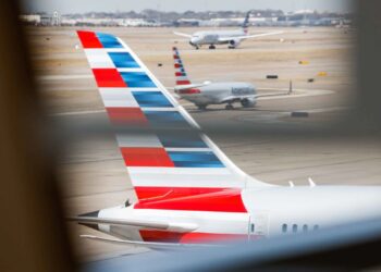 American Airlines bringing back main cabin alcohol sales in April - Travel News, Insights & Resources.