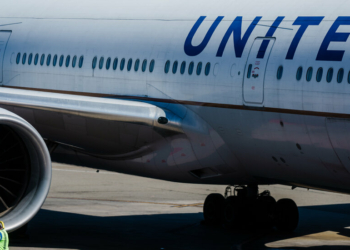 United Airlines workers with vaccine exemptions can return to their - Travel News, Insights & Resources.