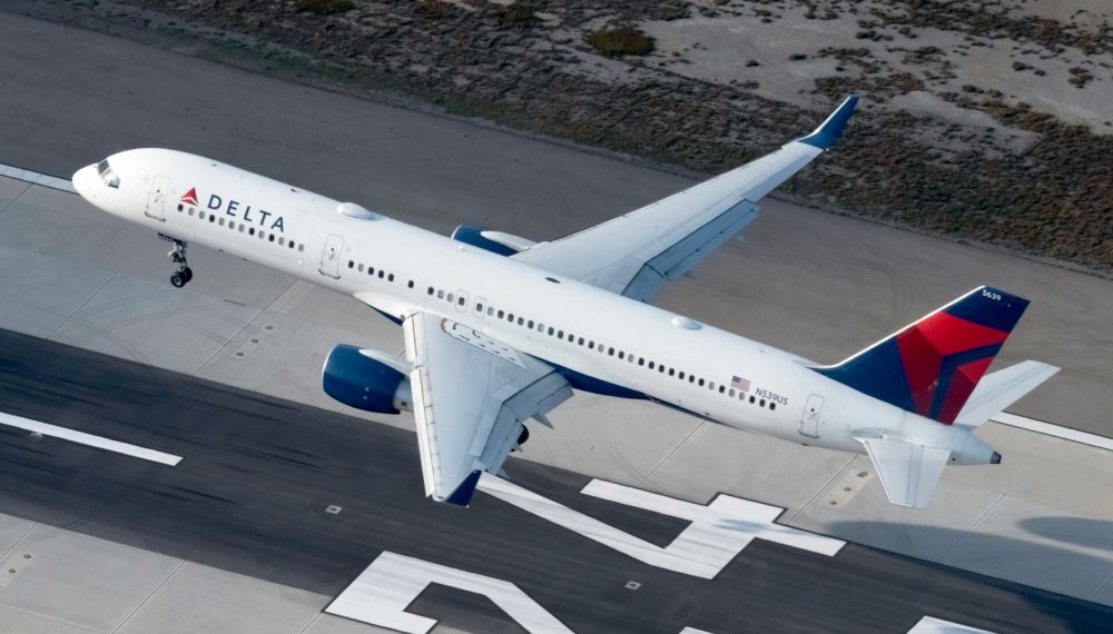 Cracked Windscreen Prompts Delta Air Lines Boeing 757 Emergency Landing - Travel News, Insights & Resources.