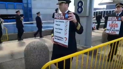 Delta Airlines pilots picket for better working conditions outside MSP - Travel News, Insights & Resources.