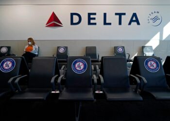 Delta will pay flight attendants during boarding a first among - Travel News, Insights & Resources.