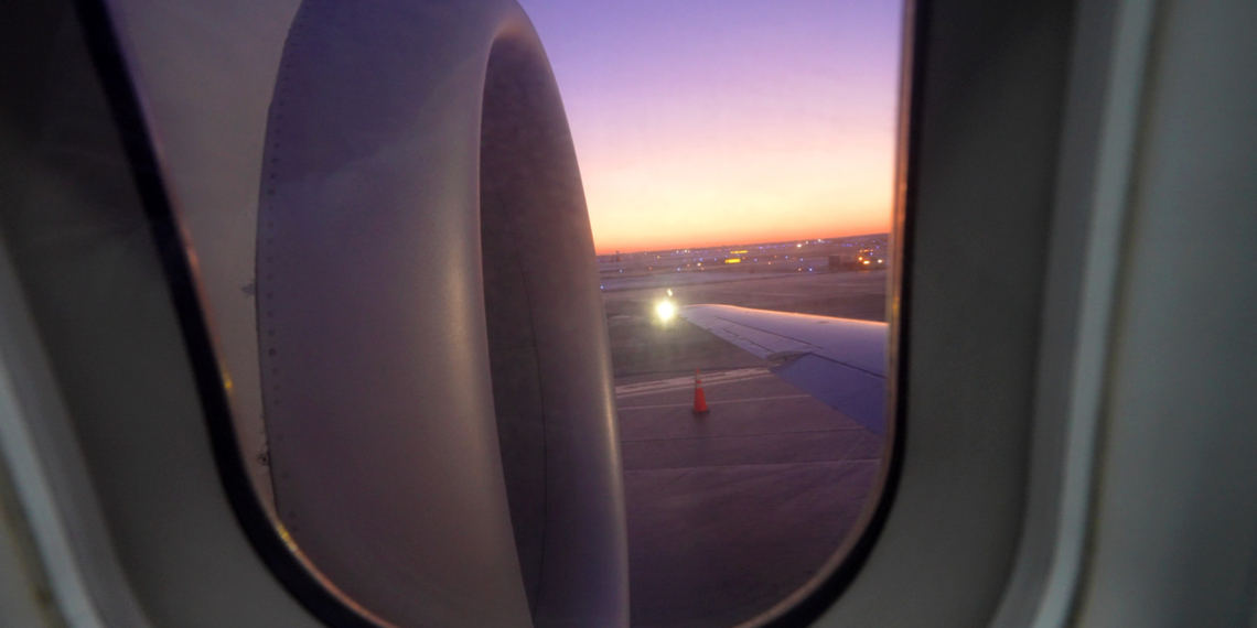 Video Gotta love a jet engine in your ear Delta - Travel News, Insights & Resources.