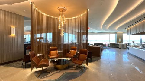 underscored dl sky club lax entryway - Travel News, Insights & Resources.