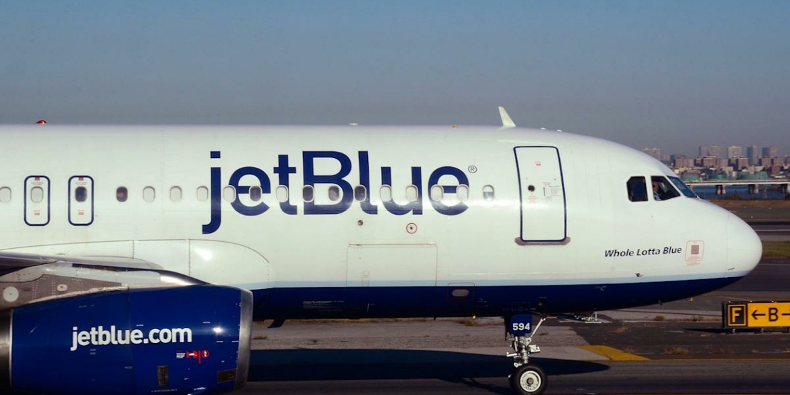 Trump supporting couple kicked off JetBlue flight after using homophobic slur - Travel News, Insights & Resources.
