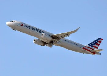 American Airlines A321 Wingtip Hits Runway Sign Mentour Pilot - Travel News, Insights & Resources.