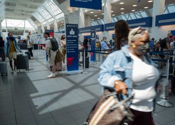 Memorial Day weekend crowds hit airports Delta cancels hundreds of - Travel News, Insights & Resources.