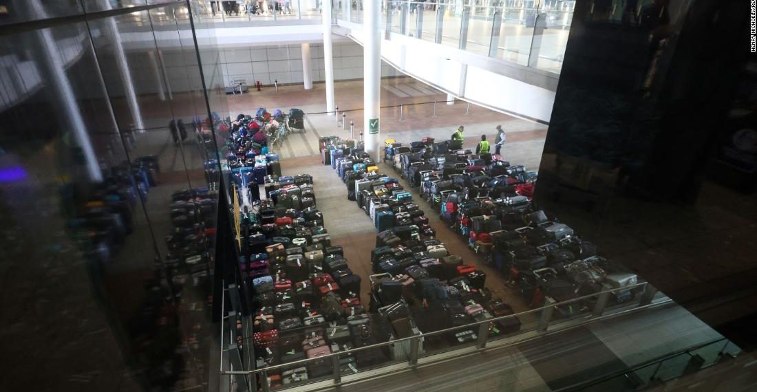 1000 bags Zero passengers Delta flight from Heathrow latest sign - Travel News, Insights & Resources.