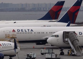 Delta CEO says he doesnt regret encouraging 2000 pilots to - Travel News, Insights & Resources.