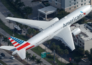 Sharp Eyed American Airlines Flight Attendant Foils Inflight Purse Thief - Travel News, Insights & Resources.