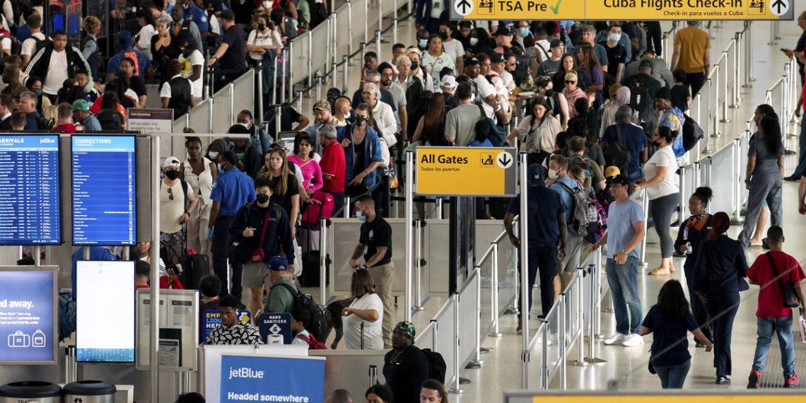 1660952253 Buttigieg warns airlines to help travelers or face new rules - Travel News, Insights & Resources.