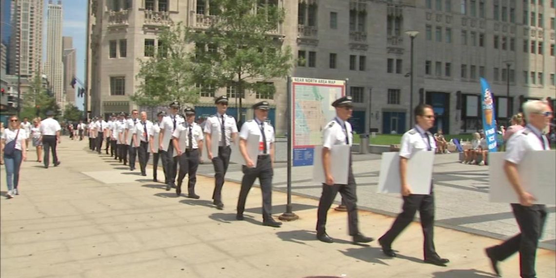 American Airlines pilots picket on Michigan Avenue - Travel News, Insights & Resources.