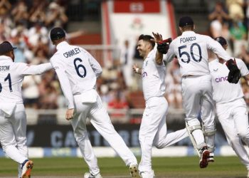 England seamers have South Africa on the ropes in second - Travel News, Insights & Resources.