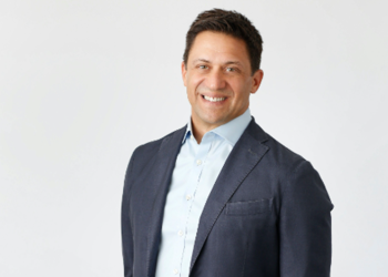 Rob Greyber succeeds Matt Roberts as Vacasa CEO - Travel News, Insights & Resources.