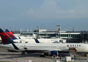 US allows Delta to temporarily cut some New York Washington - Travel News, Insights & Resources.