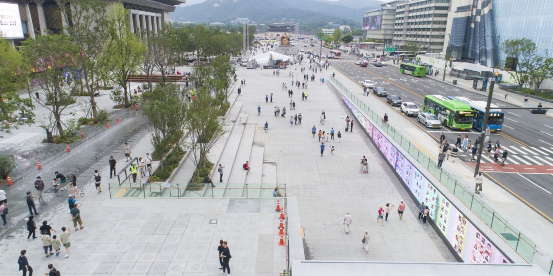 Walking tour of Gwanghwamun Square Cheong Wa Dae - Travel News, Insights & Resources.