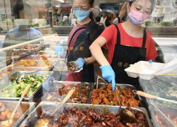 1663869935 Cheap mealboxes a taste of Hong Kongs economic woes - Travel News, Insights & Resources.