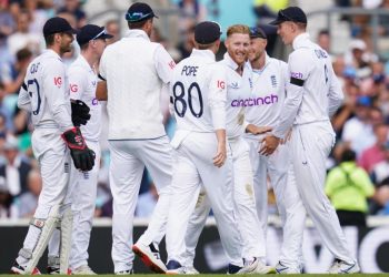 Ben Stokes removes Sarel Erwee but South Africa lead by - Travel News, Insights & Resources.