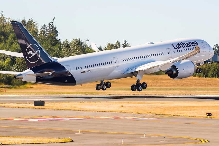 Lufthansa Takes Delivery of First of 32 Boeing 787 Aircraft - Travel News, Insights & Resources.