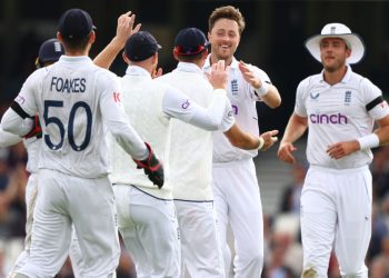 Ollie Robinson inspires England as South Africa crumble at start - Travel News, Insights & Resources.