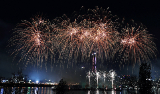 Seoul pledges fireworks balloon rides to bring in tourists - Travel News, Insights & Resources.