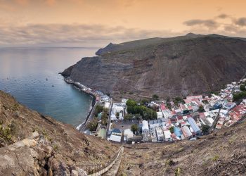 Weekly St Helena flights resume - Travel News, Insights & Resources.