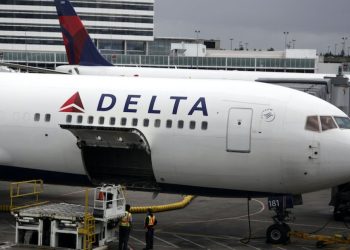 Delta pilots vote to authorize strike ahead holiday travel season - Travel News, Insights & Resources.