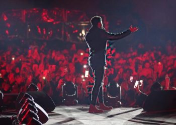 Arab superstar Tamer Hosny takes over World Stage enchants audience - Travel News, Insights & Resources.