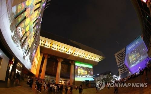 Gwanghwamun Square to light up with nightly lantern media art - Travel News, Insights & Resources.