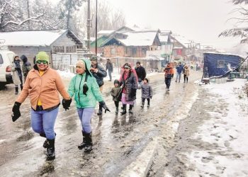 1672783227 Winter tourism thrives in Kashmir Christmas New Year celebrations culminate - Travel News, Insights & Resources.