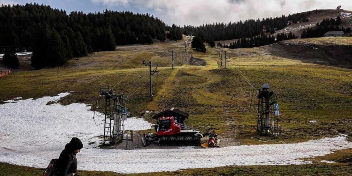 Brits hopes for a ski getaway squashed as Alpine snow - Travel News, Insights & Resources.