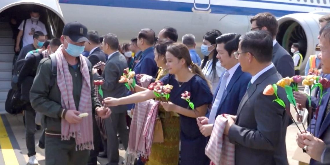 Cambodia welcomes Chinese flight tourists with water cannon salute - Travel News, Insights & Resources.