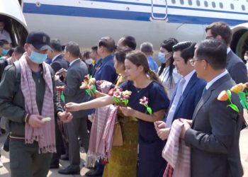 Cambodia welcomes Chinese flight tourists with water cannon salute - Travel News, Insights & Resources.