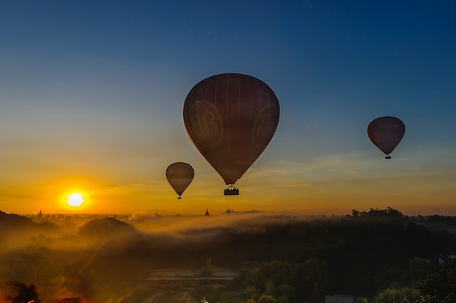 Tourist scarcity prompts Bagan hot air balloonists to suspend services - Travel News, Insights & Resources.