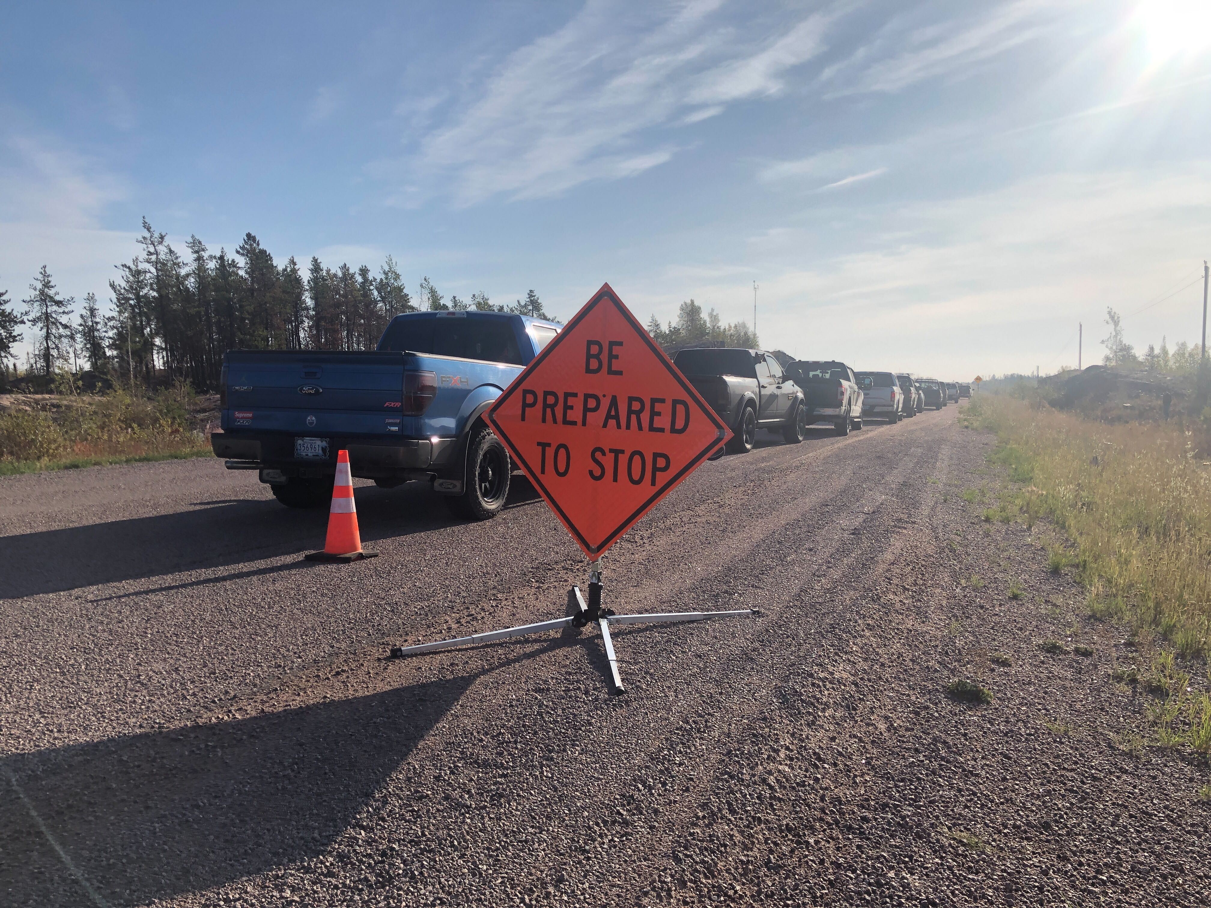 The lineup of vehicles at a checkpoint outside Yellowknife just before 11am on September 6, 2023. Emily Blake/Cabin Radio