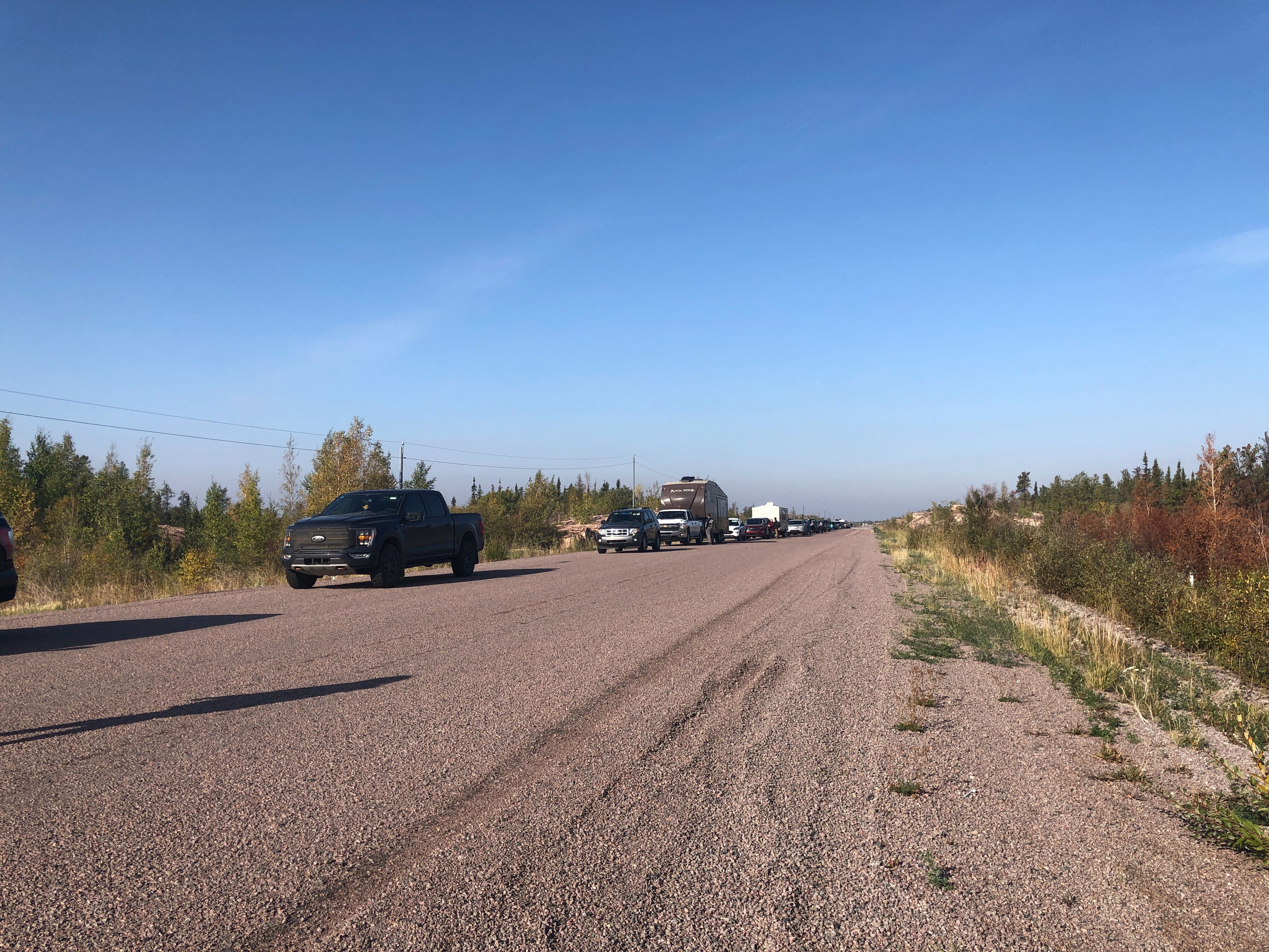 A lineup of vehicles at a checkpoint outside Yellowknife. Emily Blake/Cabin Radio