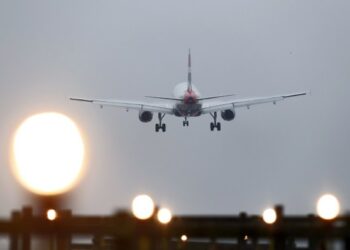 Chaos at Gatwick as air traffic staff shortages sees flights - Travel News, Insights & Resources.