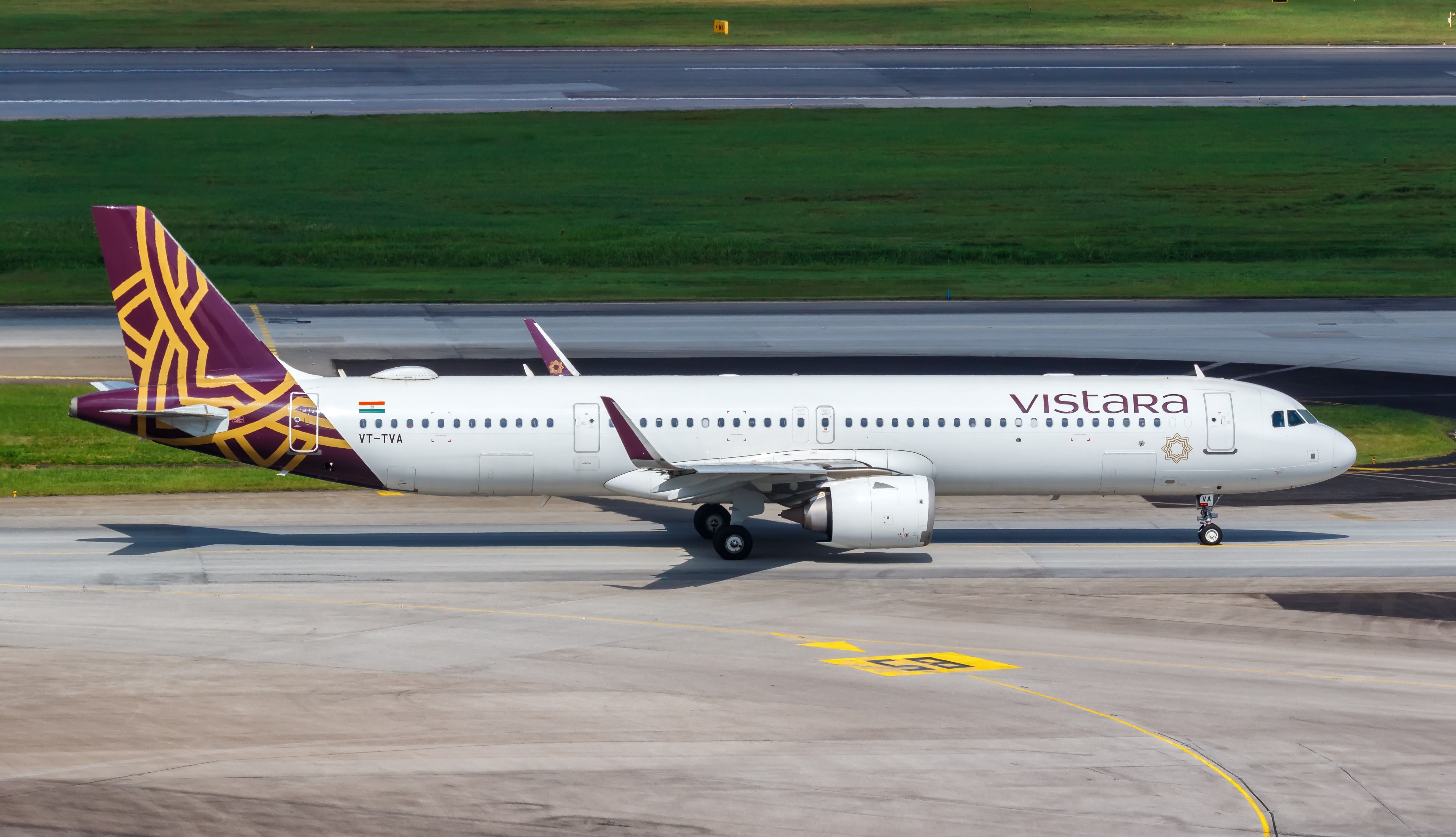 Vistara Airbus A321 at Singapore Changi Airport