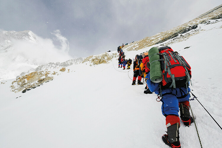 Everest faces the challenge of rising temperatures and more climbers - Travel News, Insights & Resources.